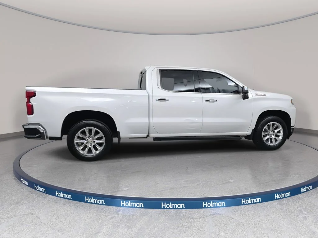 Used 2020 Iridescent Pearl Tricoat Chevrolet LTZ image 5