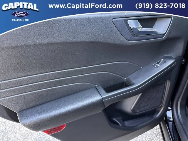 Used 2022 Black Ford SEL image 17