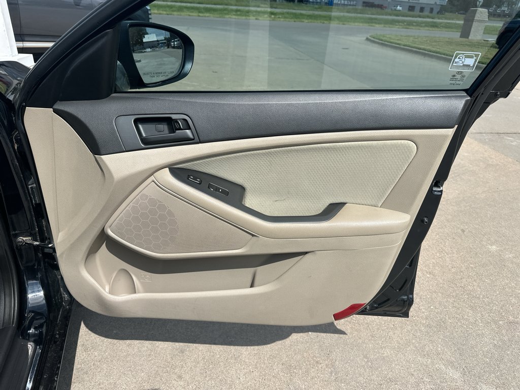 Used 2013 Ebony Black Kia LX image 26