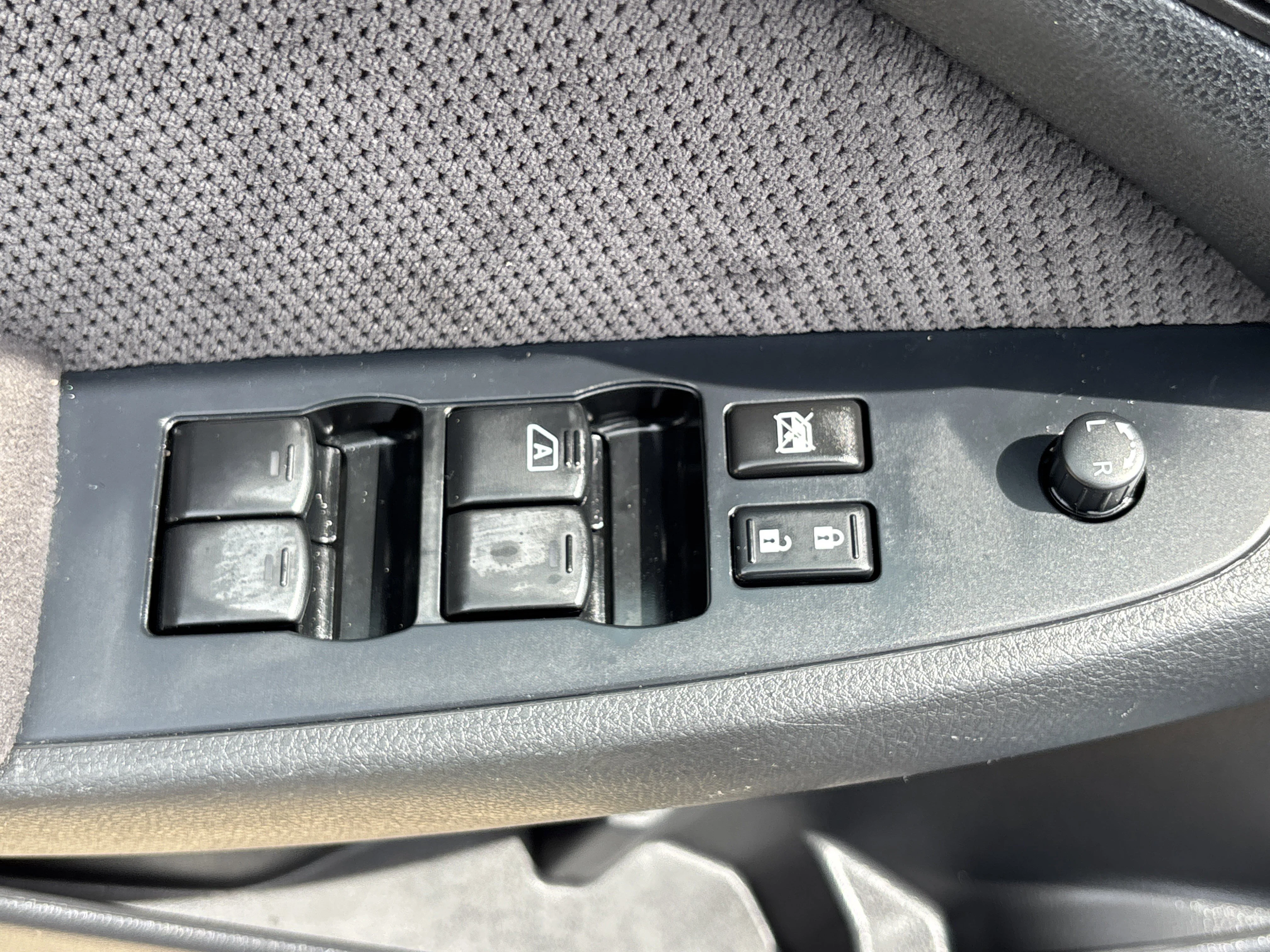 Used 2009 Navy Blue Metallic Nissan 2.5 S image 20