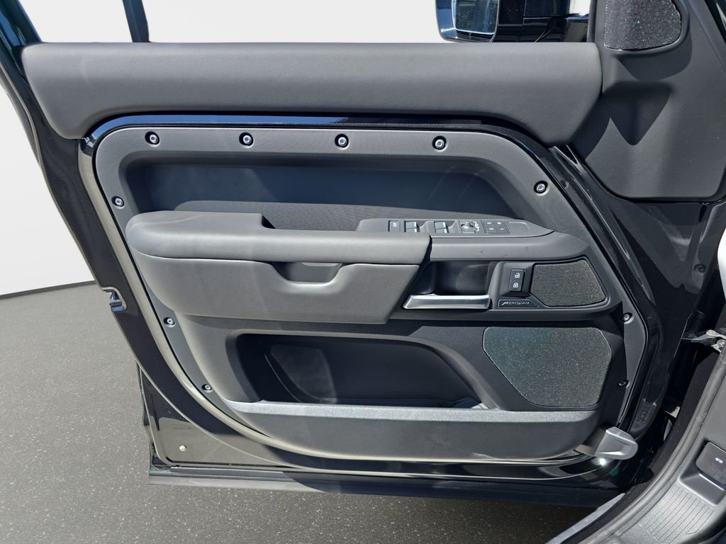 New 2026 Santorini Black LAND ROVER S image 27
