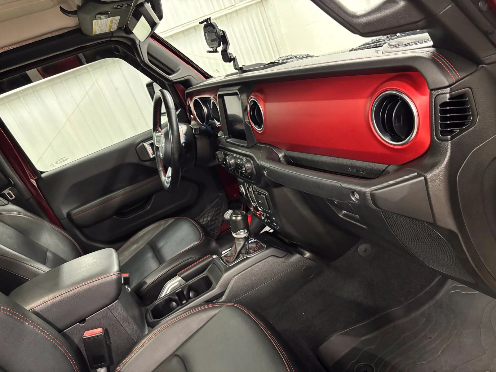Used 2021  Jeep Rubicon image 16
