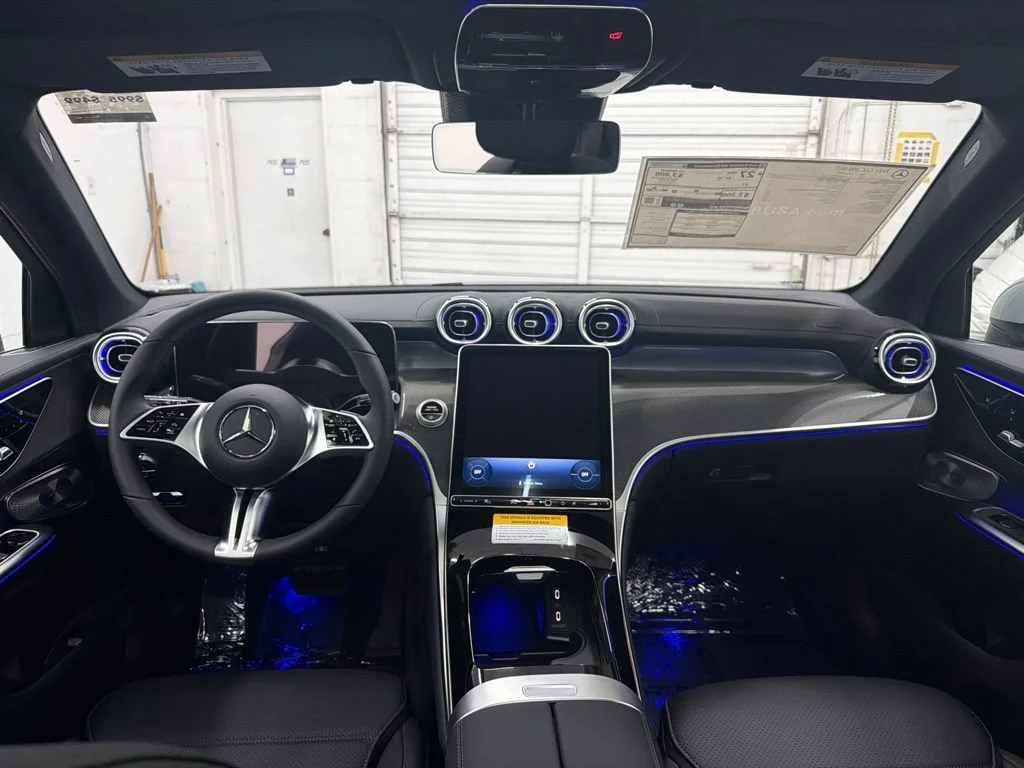 New 2027 White Mercedes-Benz GLC 300 image 25