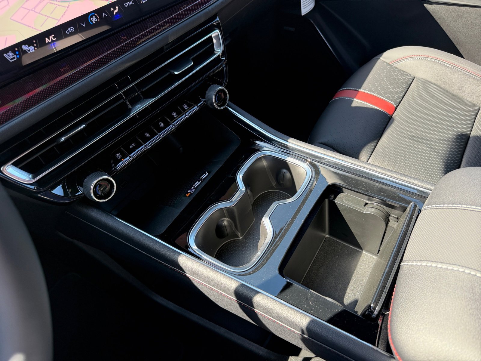 2025 Chevrolet Traverse RS - Photo 13