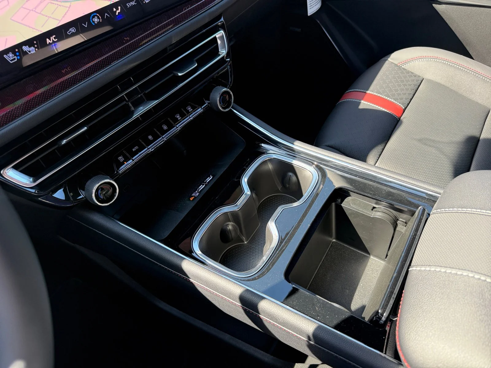 2025 Chevrolet Traverse RS - Photo 13