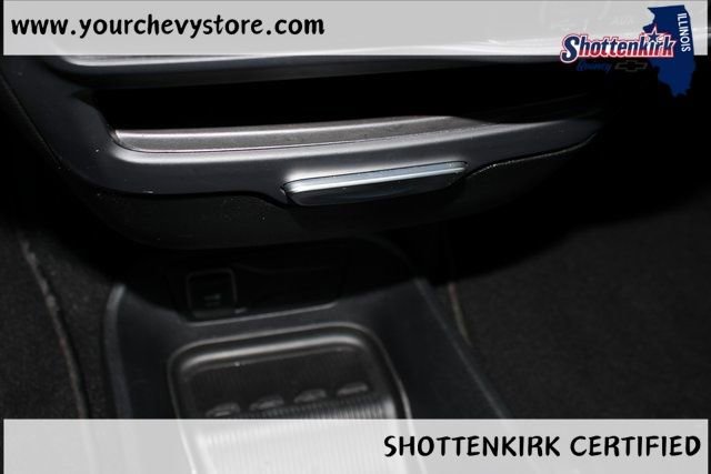 Used 2025 White Chrysler Select image 31