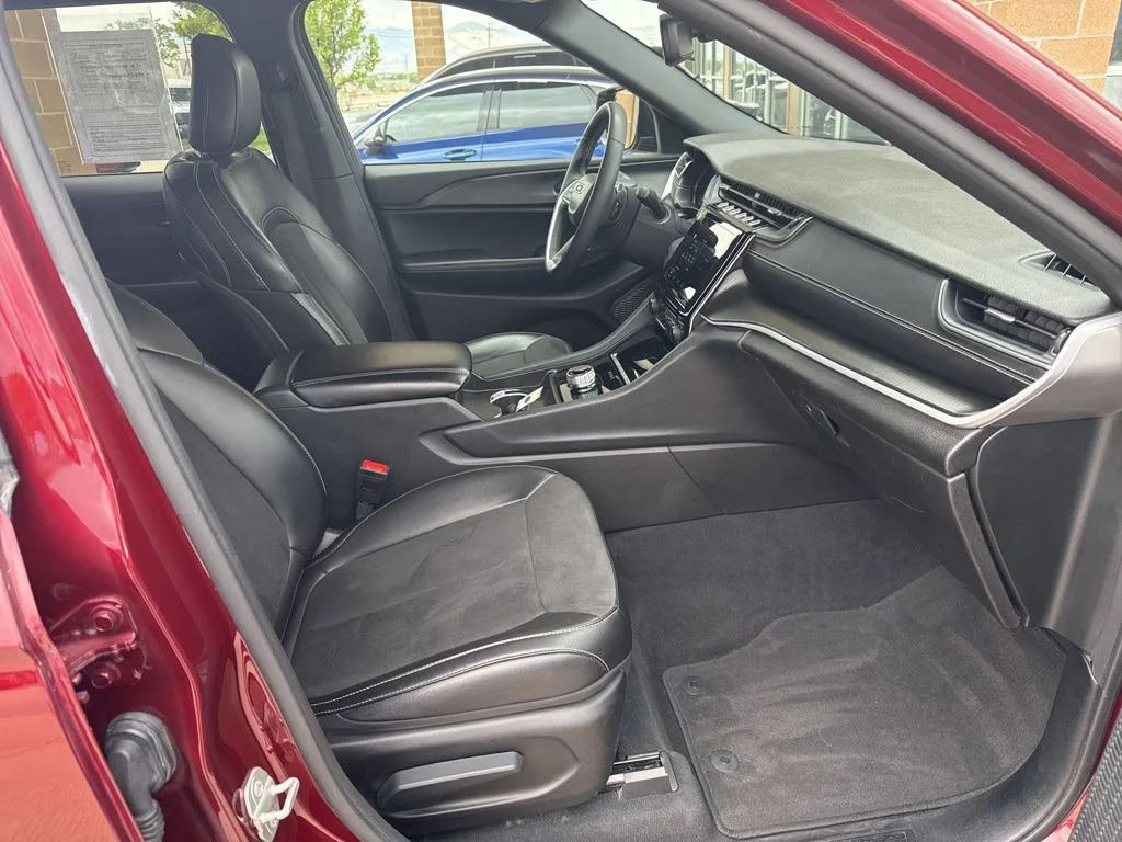 Used 2024 Red Jeep Altitude image 21