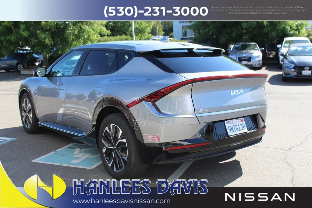 Used 2023 Gray Kia Wind image 9