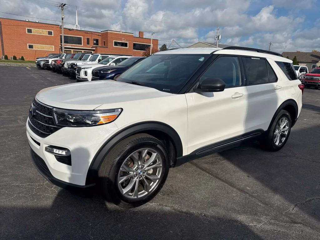 Used 2022 White Metallic Ford XLT image 8