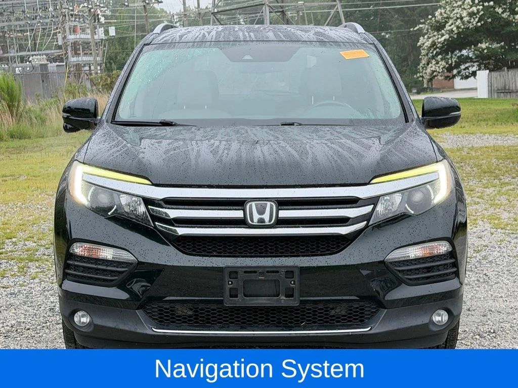 Used 2016 Green Honda Touring image 9