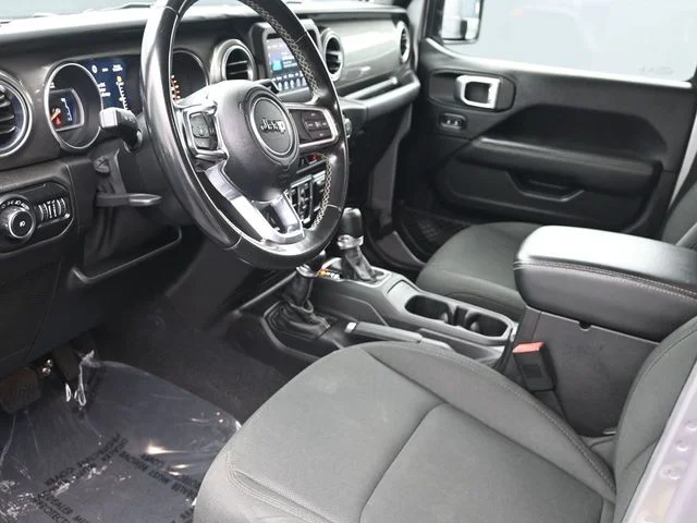 Used 2020 Silver Jeep Unlimited Sahara image 17