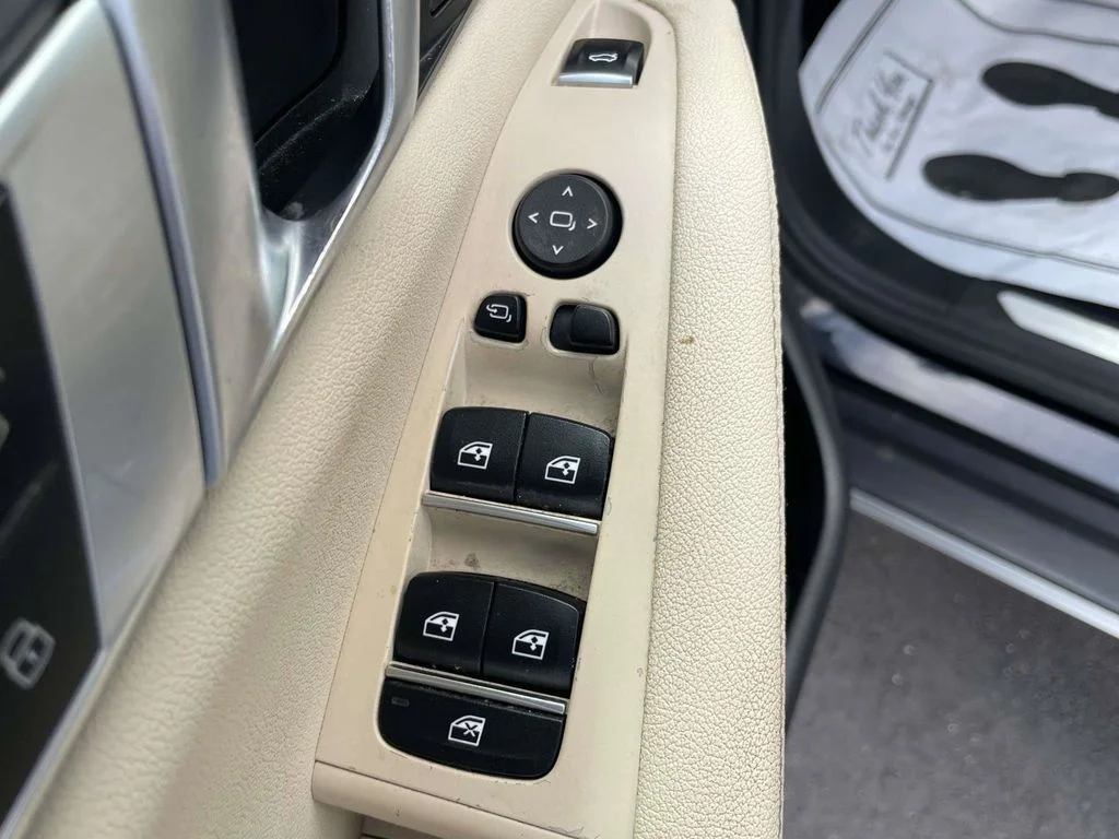 Certified Used 2019 Black BMW xDrive40i image 16