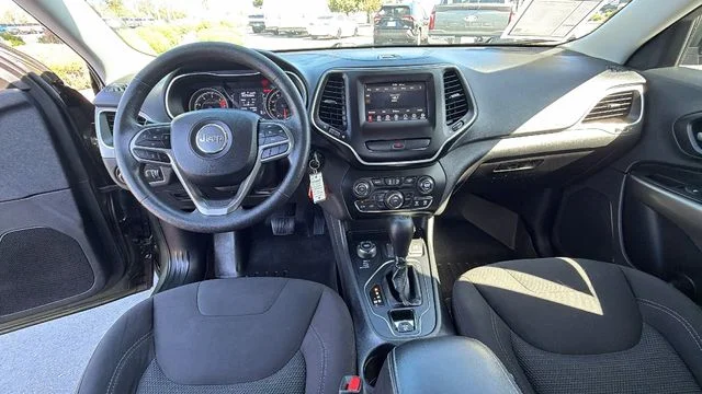 Used 2019 Green Jeep Latitude image 18