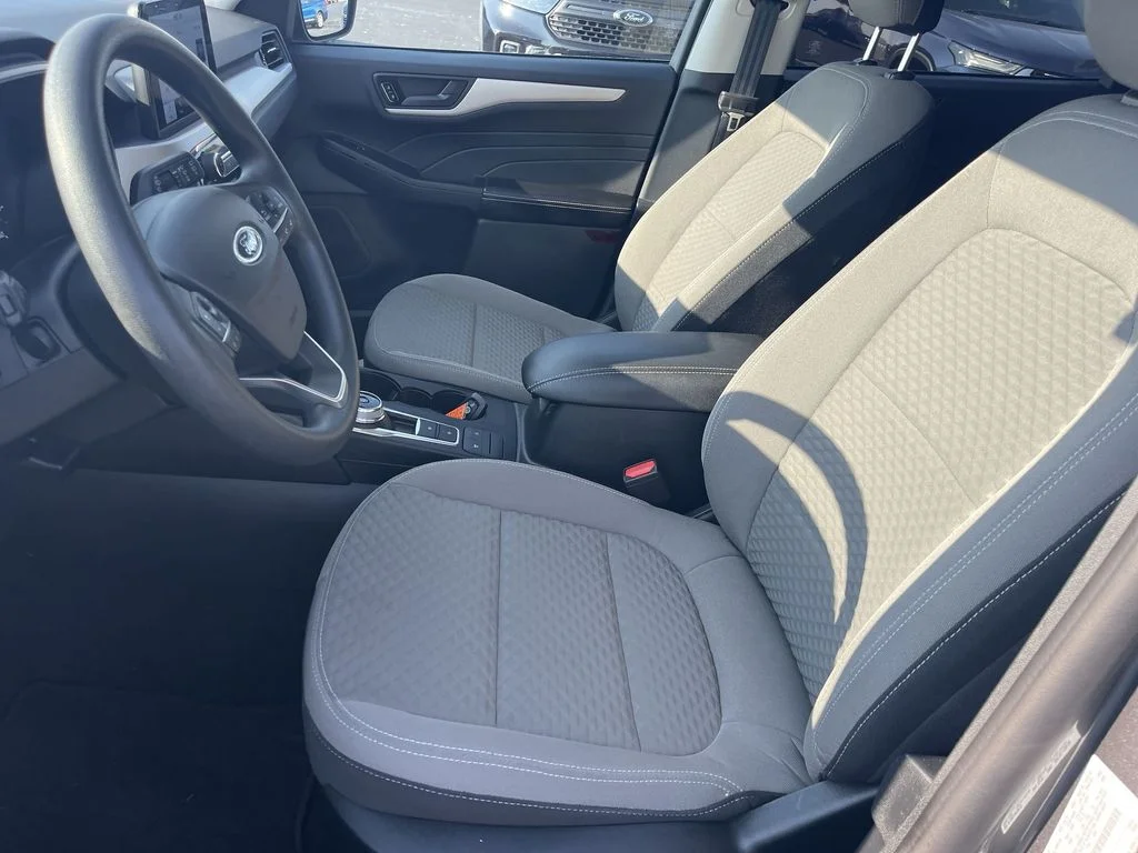 Used 2022 Gray Ford SE image 11
