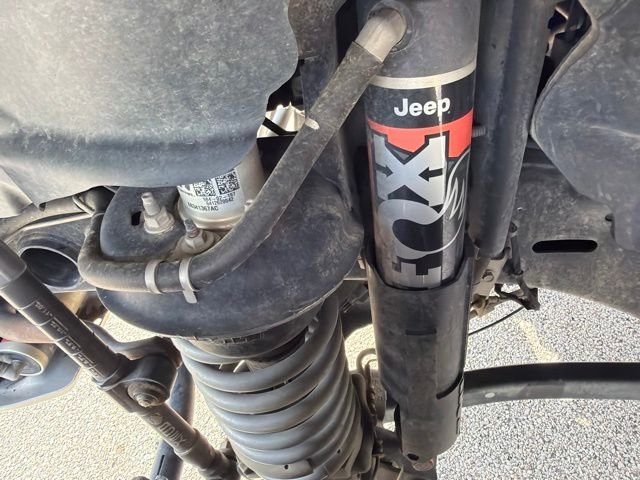 Used 2021 White Jeep Mojave image 5