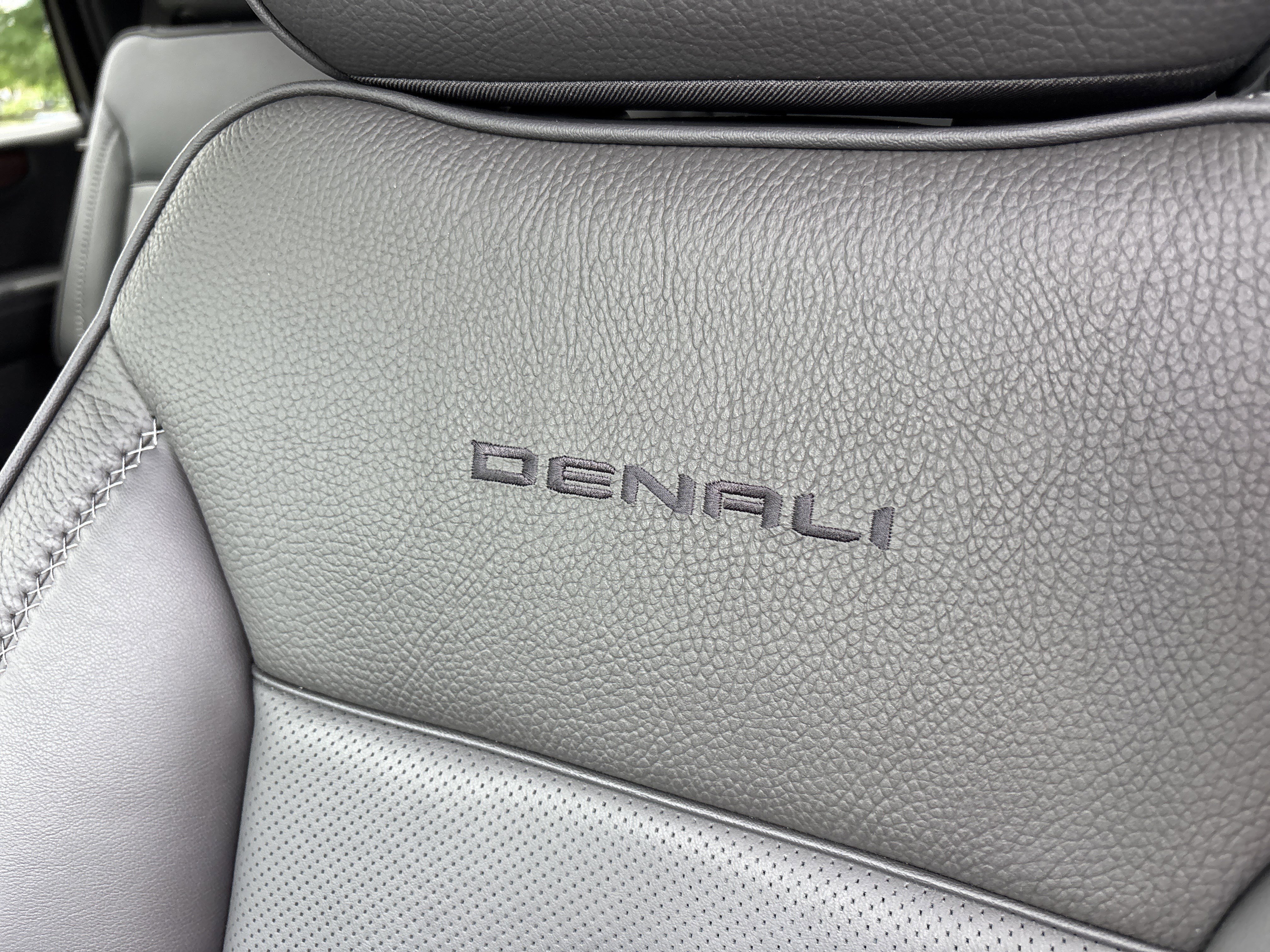 Used 2025 Volcanic Red Tintcoat GMC Denali 4WD image 24