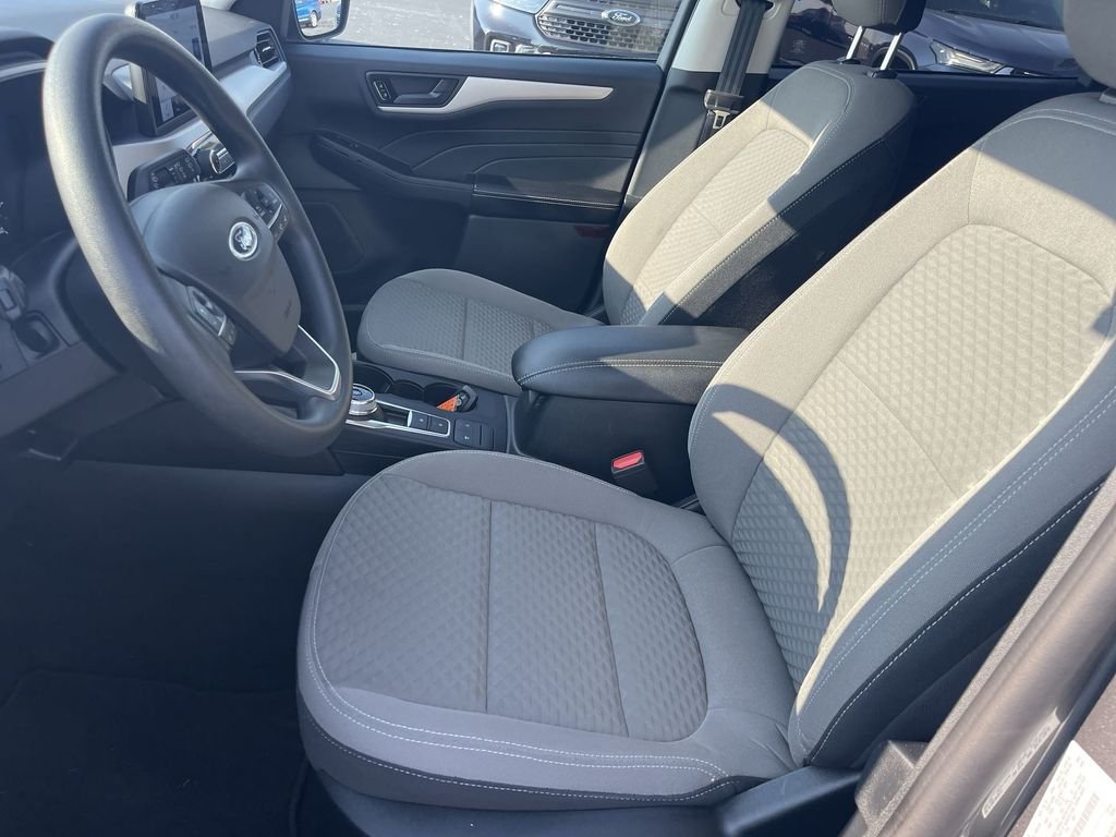Used 2022 Gray Ford SE image 11