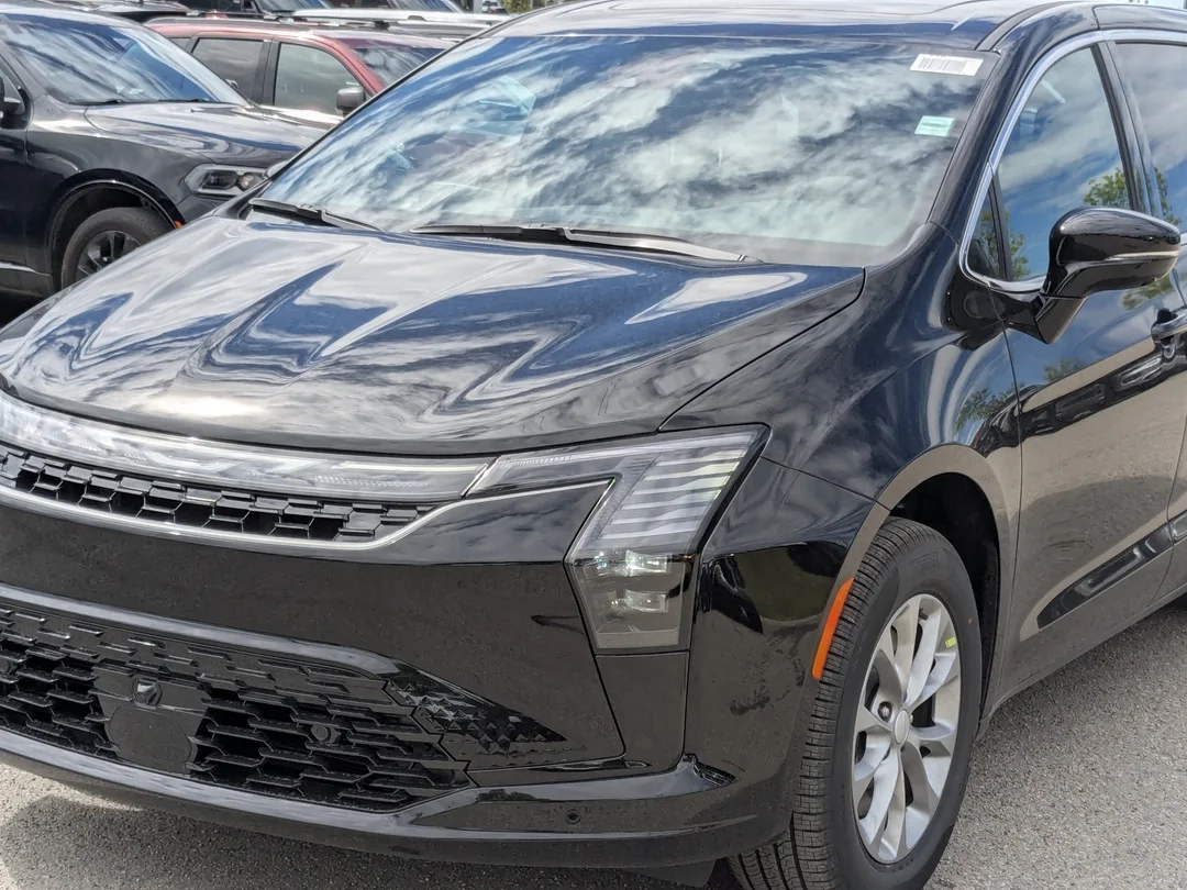 New 2027 Black Chrysler Select - - AWD - 3.6L Pentastar V6 - Adaptive Cruise Control - Blind Spot Monitor & More! image 10