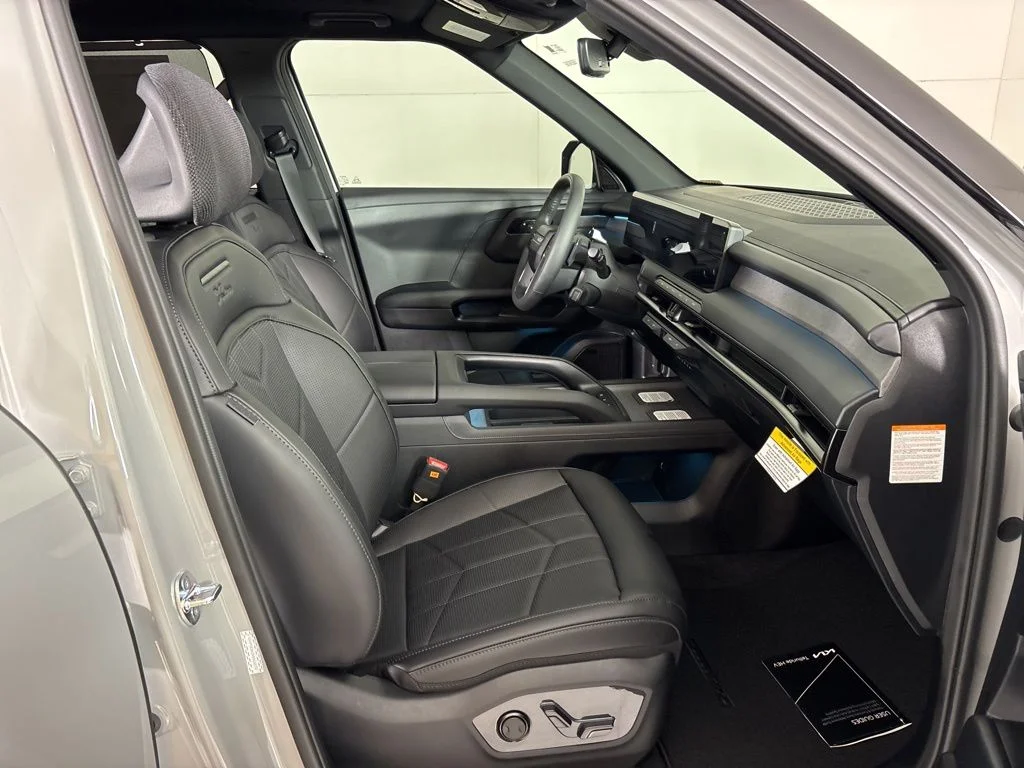 New 2027 Wolf Gray Kia X-LINE SX image 17