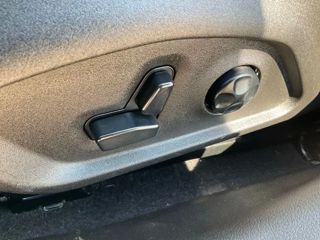 Used 2016 Black Jeep Latitude image 6