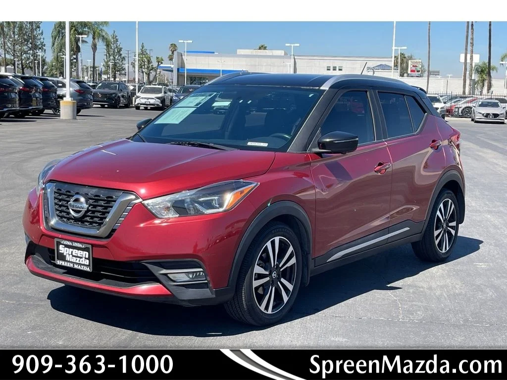 Used 2018 Cayenne Red/Super Black Nissan SR image 1