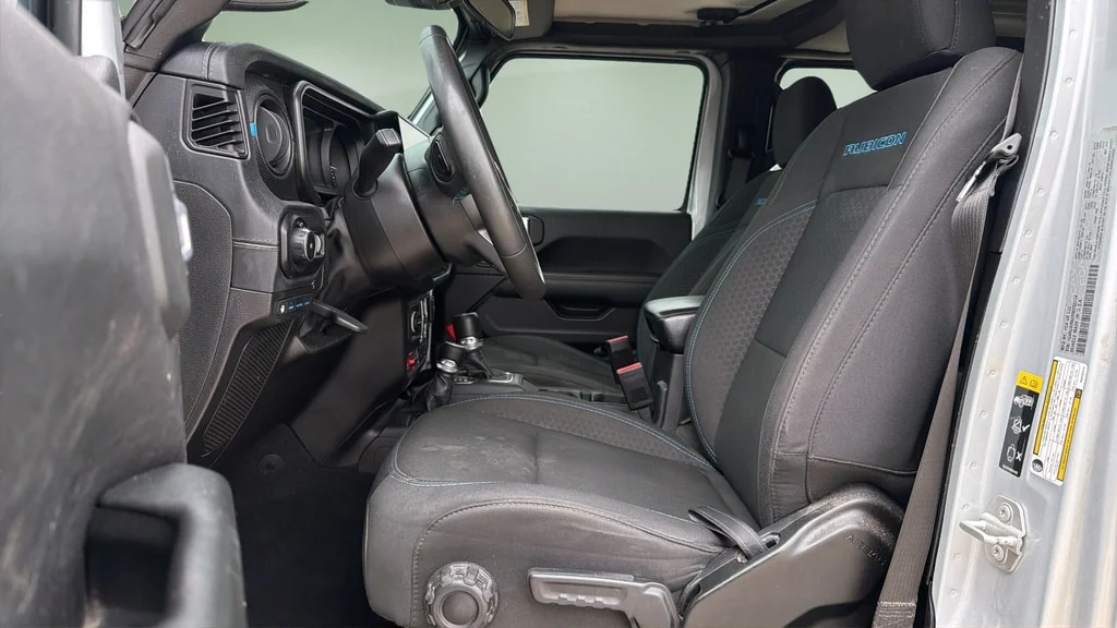 Used 2024 Silver Zynith Clearcoat Jeep Rubicon image 21