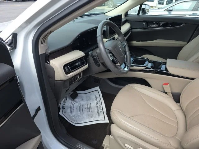 Certified Used 2023 White Metallic Lincoln Reserve image 9