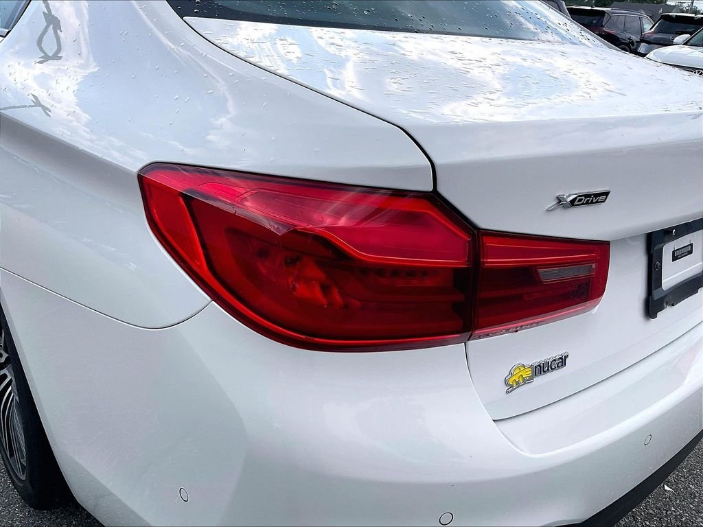 Used 2019 Alpine White BMW 540i xDrive image 32