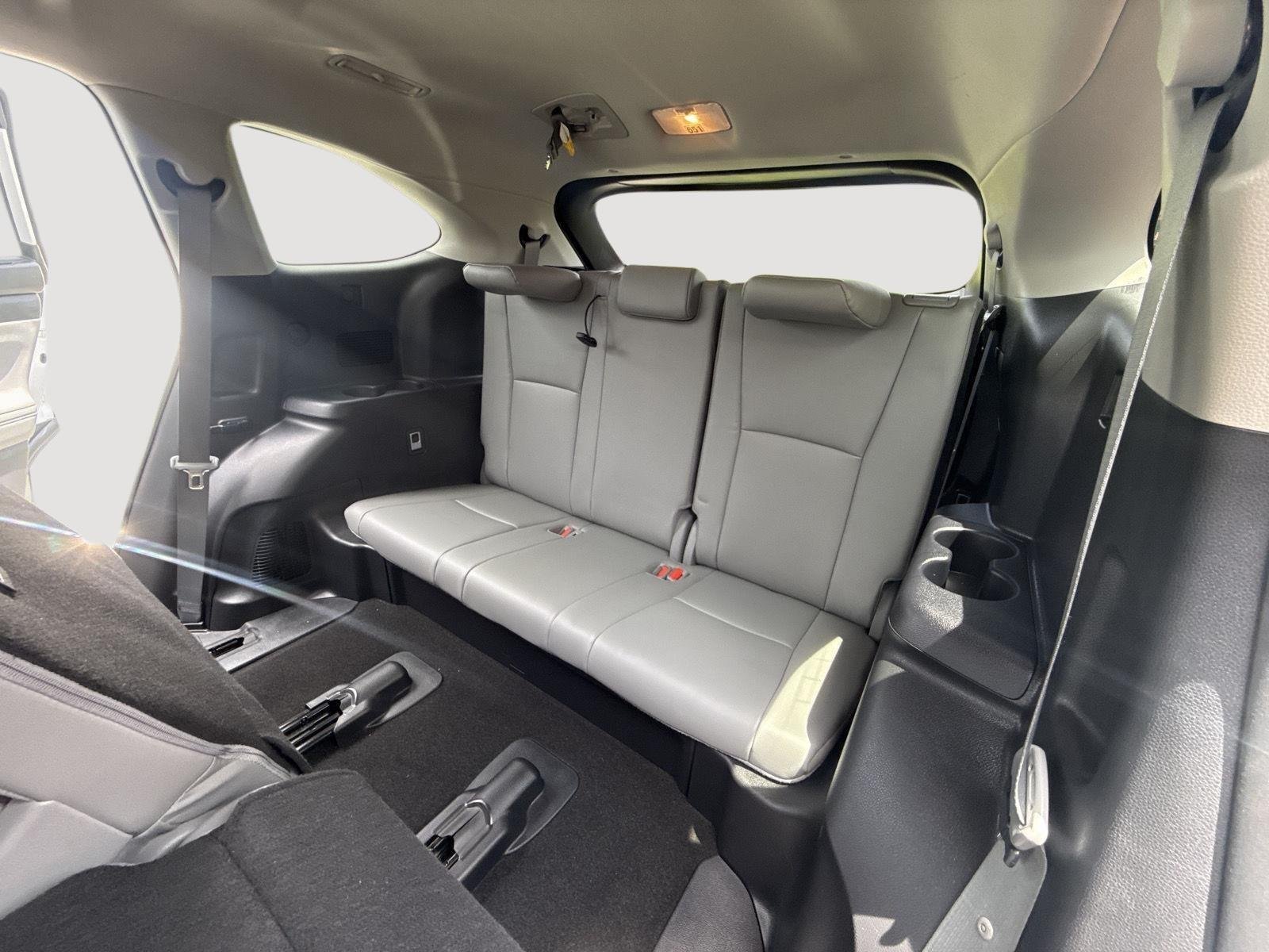 Used 2023 Wind Chill Pearl Toyota XLE image 30