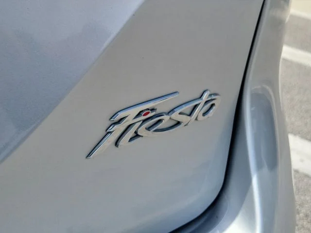 Used 2019 Ingot Silver Ford SE image 8