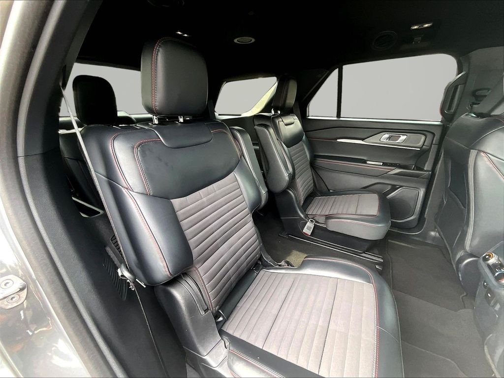 Used 2025 Gray Ford ST-Line image 26