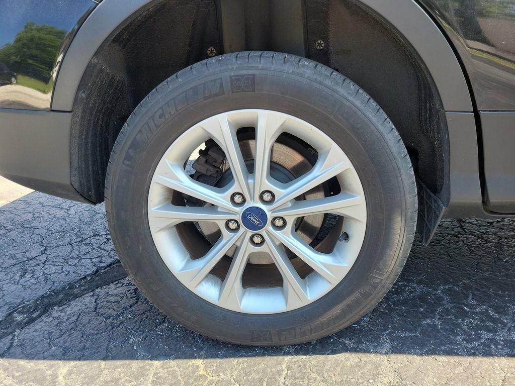 Used 2019 Black Ford SE image 5