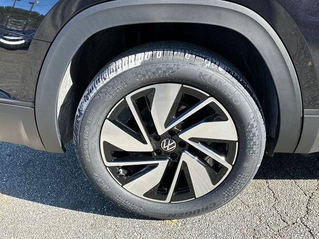 New 2026 Black Volkswagen 2.0T SE w/Technology image 18