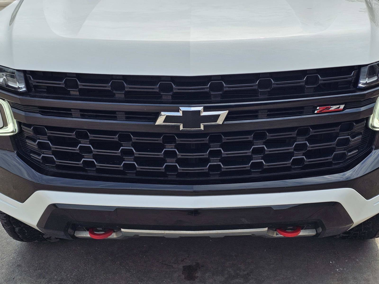 Used 2023 Iridescent Pearl Tricoat Chevrolet Z71 image 3
