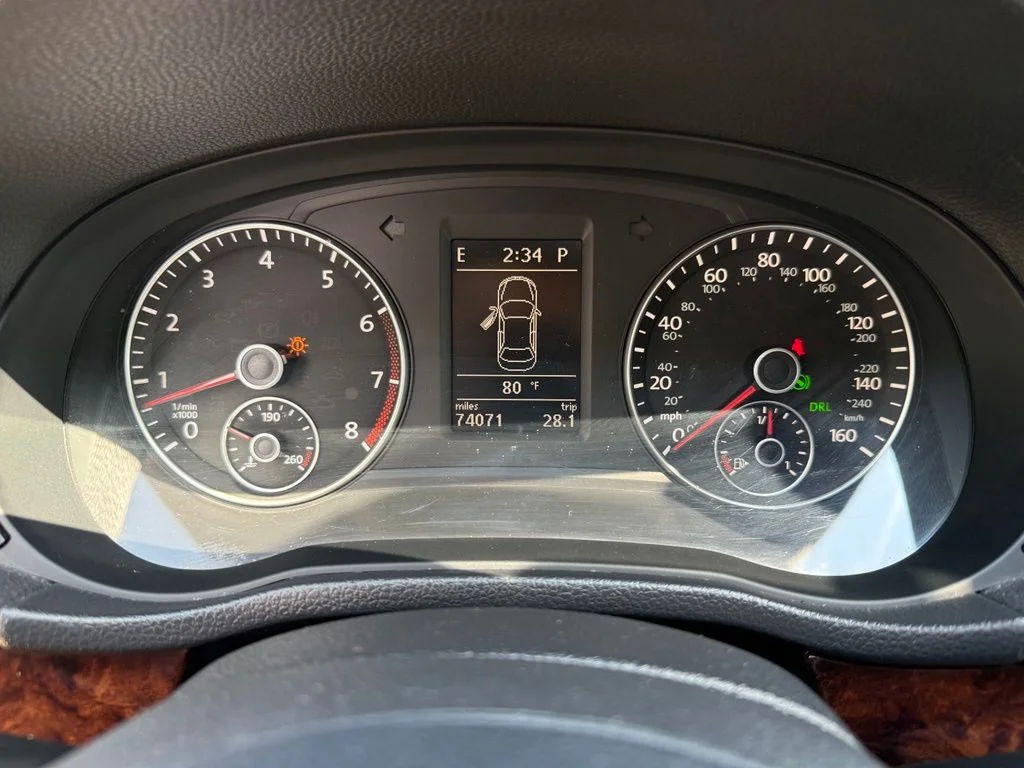 Used 2012 Gray Volkswagen V6 SEL Premium image 18