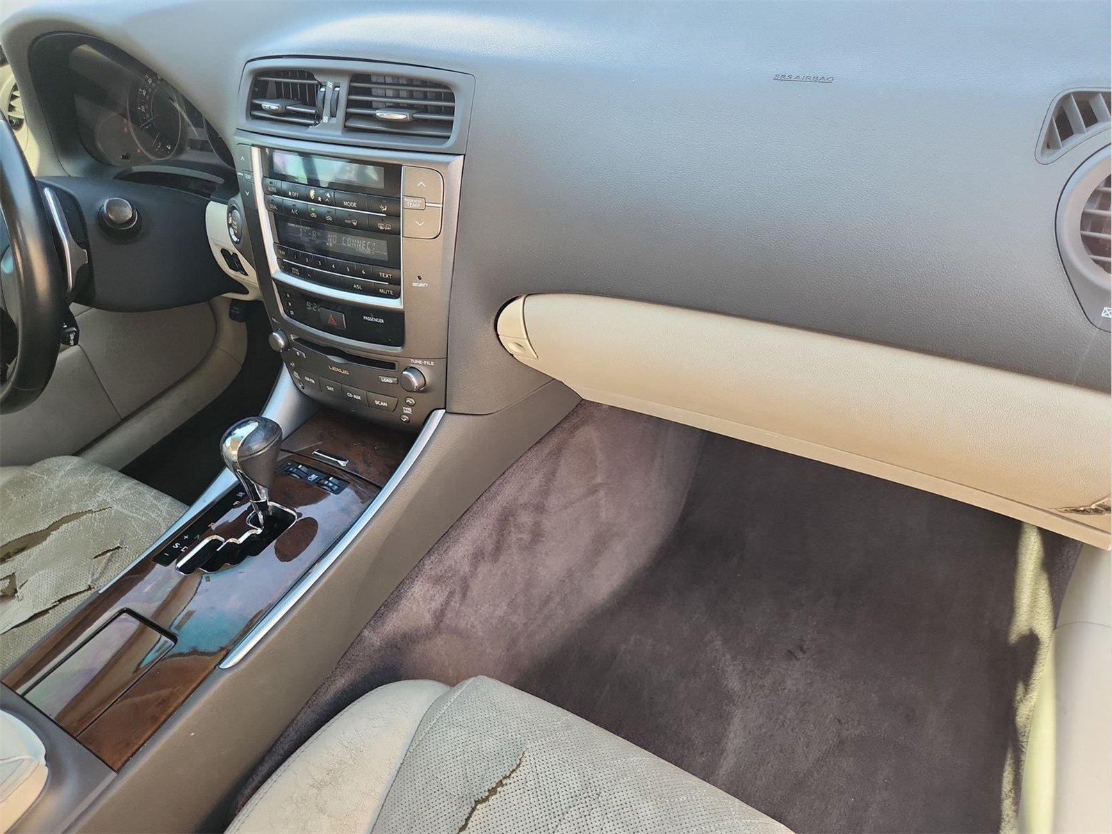 2010 Lexus IS 250 photo 23 of 28