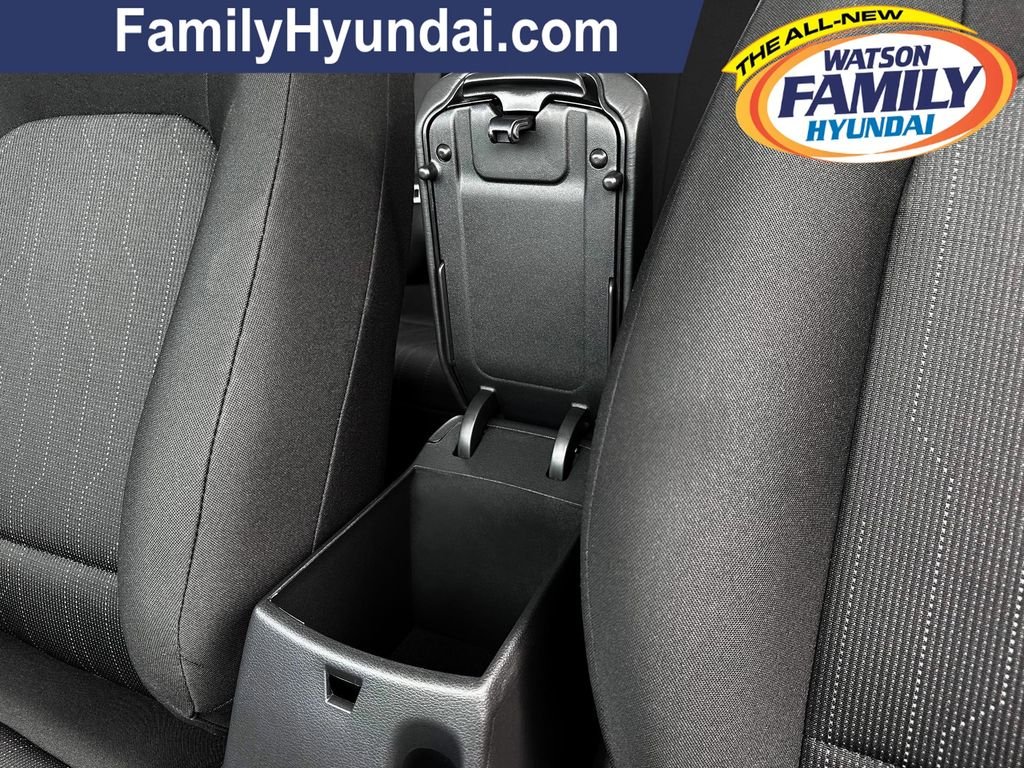 2025 Hyundai Venue SE - Photo 18