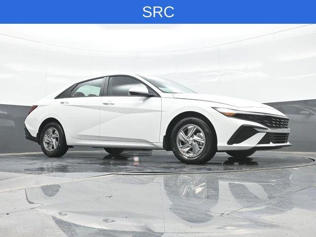 New 2026 White Hyundai SE image 23