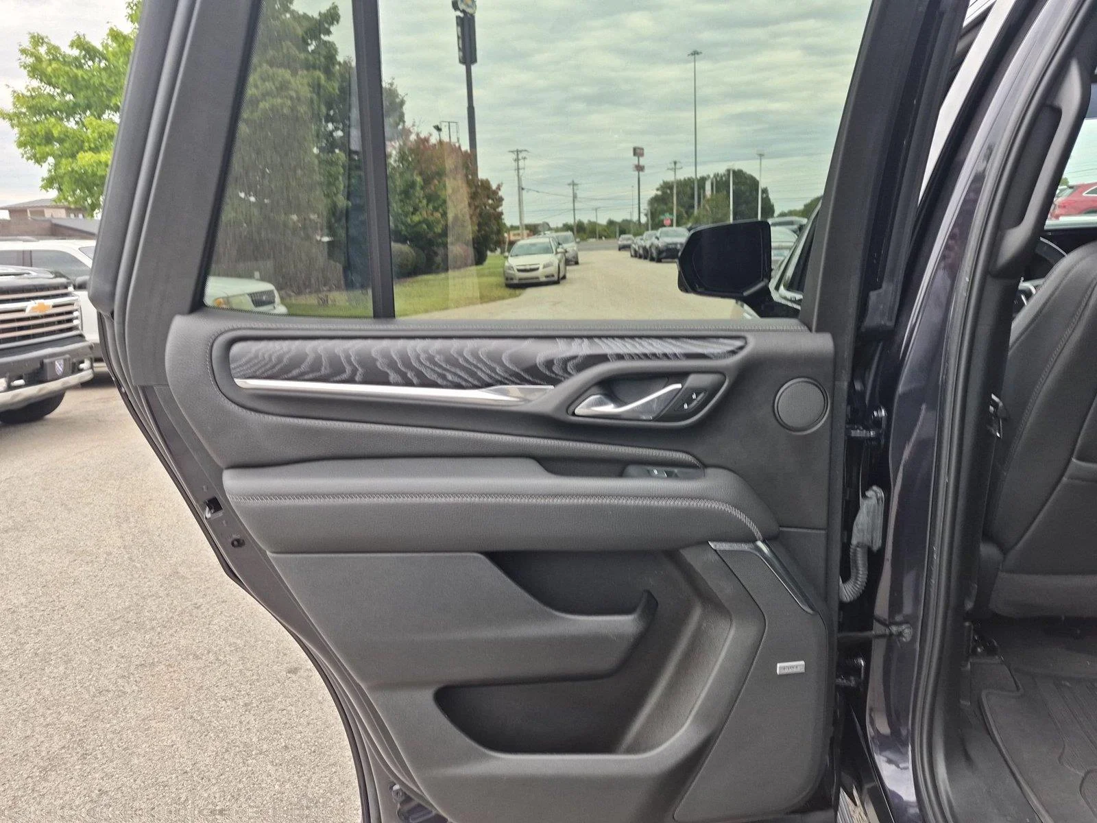 Used 2024 Onyx Black GMC Denali image 28