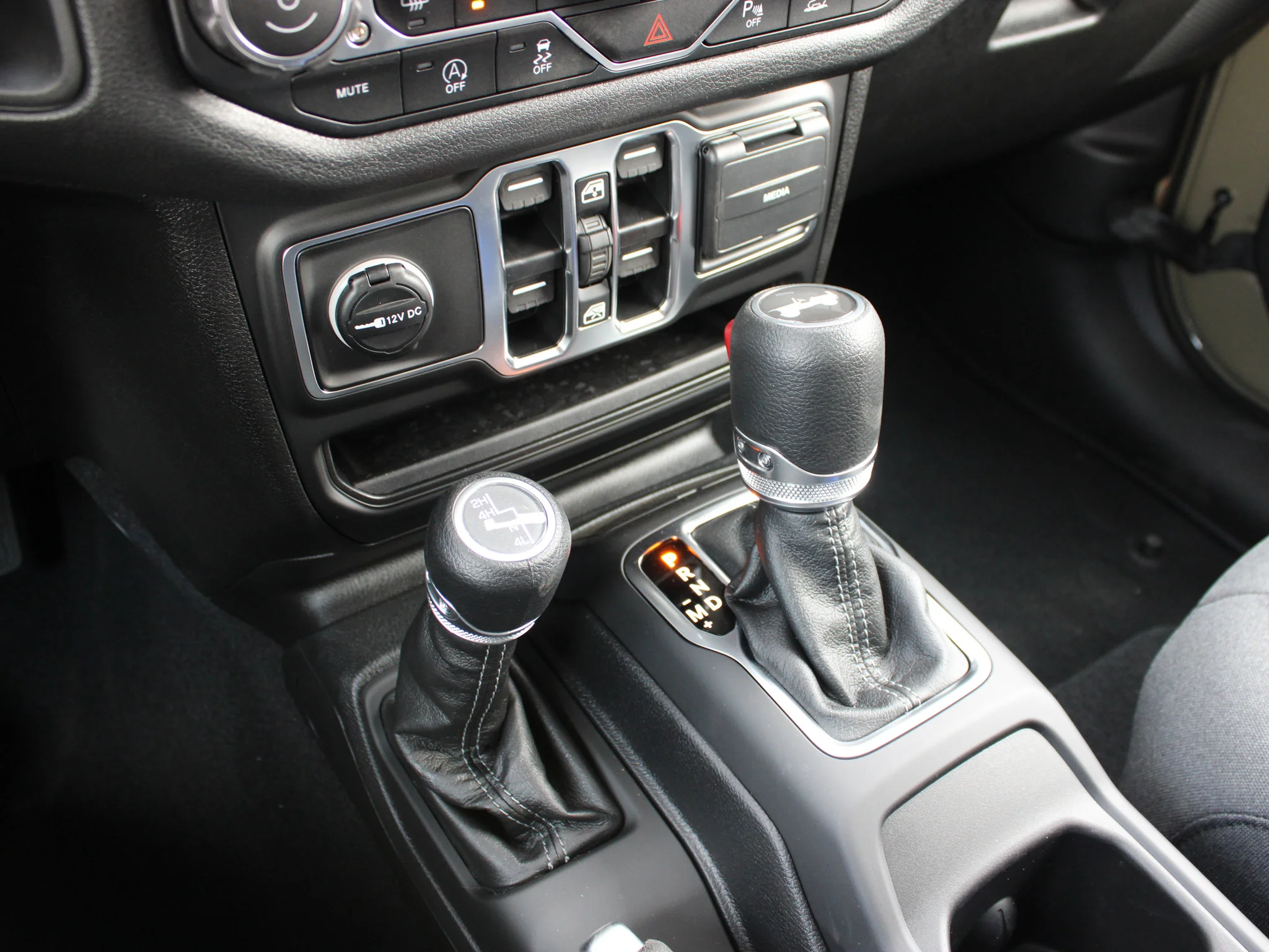 Used 2025 41 Jeep Sport S* 4 Door 4x4, Heated Seats/Wheel, Safety Group, Alpine Audio image 22