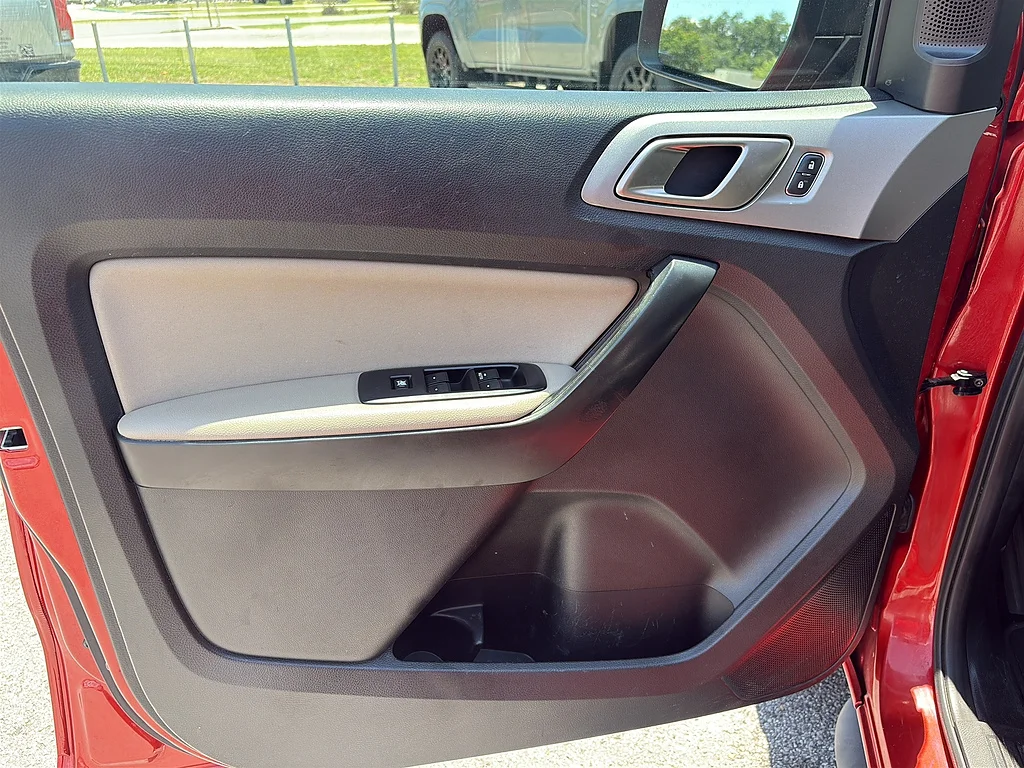 Used 2019 Hot Pepper Red Metallic Tinted Clearcoat Ford  image 30