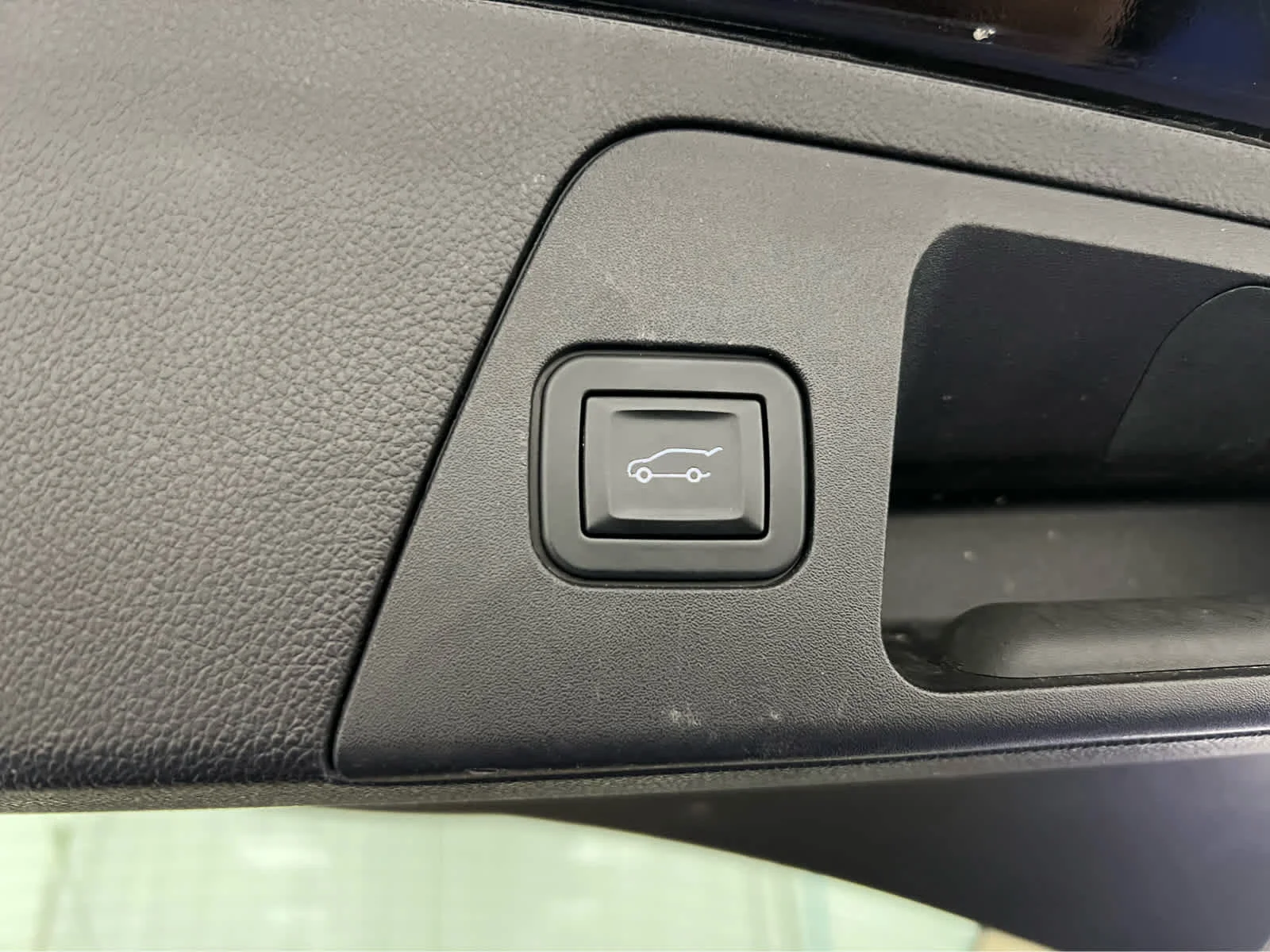 Used 2016 Ebony Twilight Metallic Buick Premium I image 9