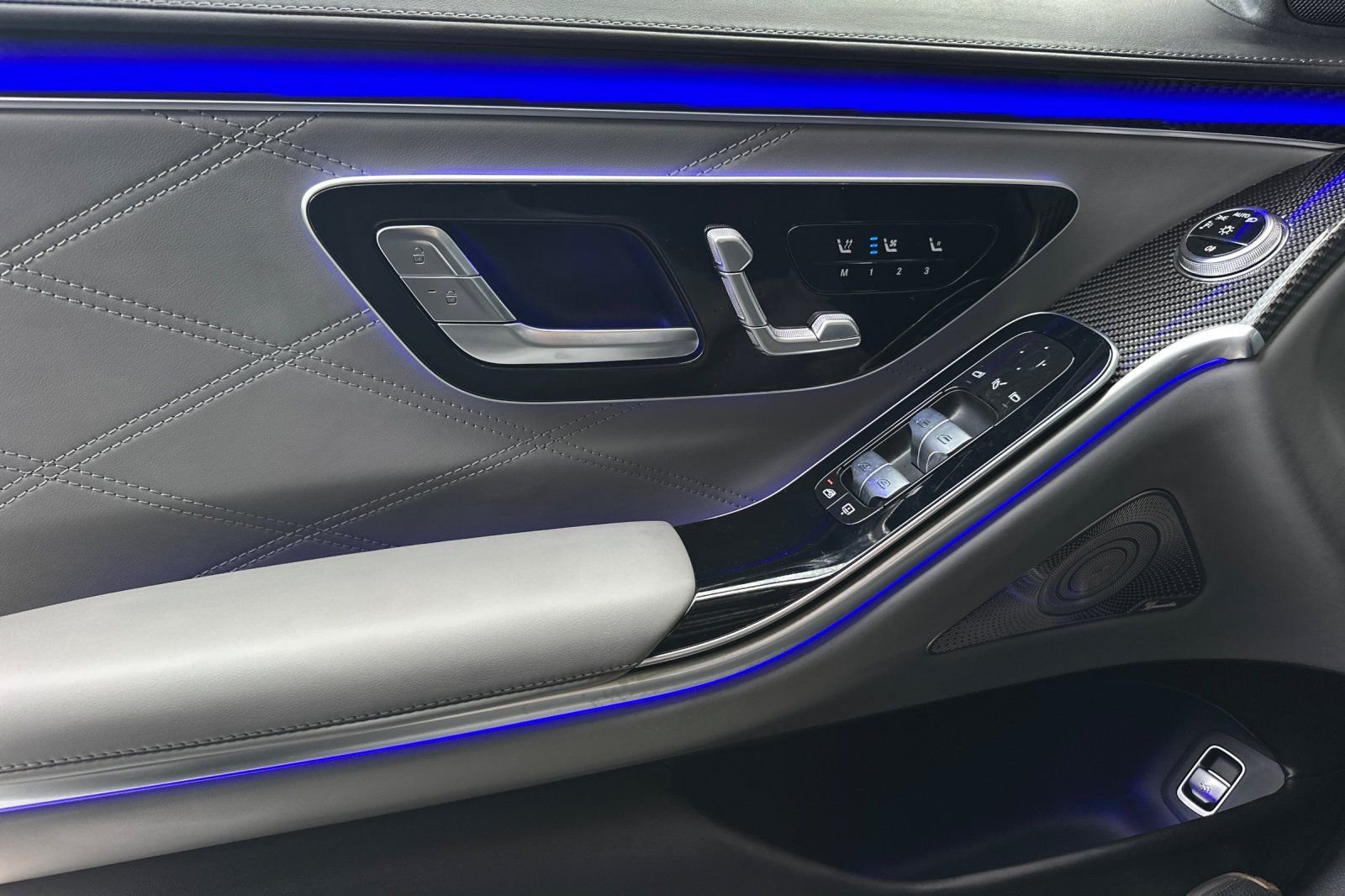 New 2026 MANUFAKTUR Moonlight White Metallic Mercedes-Benz S 63 E AMG® image 24