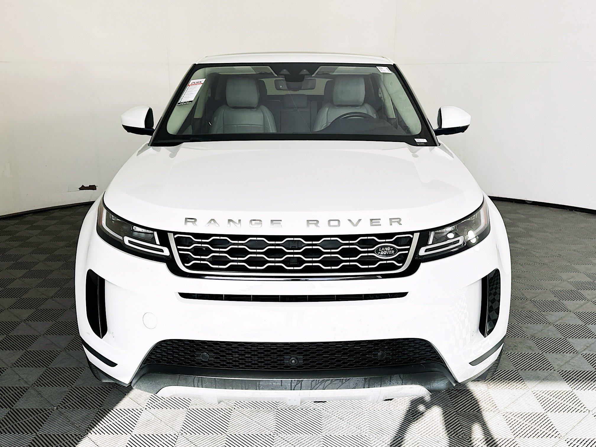 Used 2020 White Land Rover SE image 8