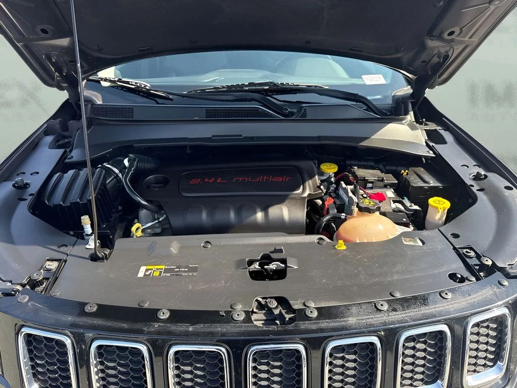 Used 2018 Gray Jeep Latitude image 22