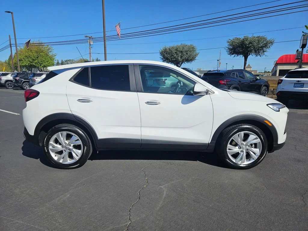Used 2024 Summit White Buick Preferred image 7