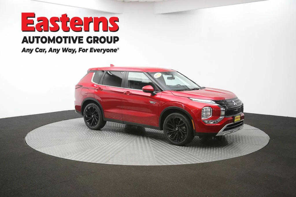 Used 2023 Red Mitsubishi SE image 47