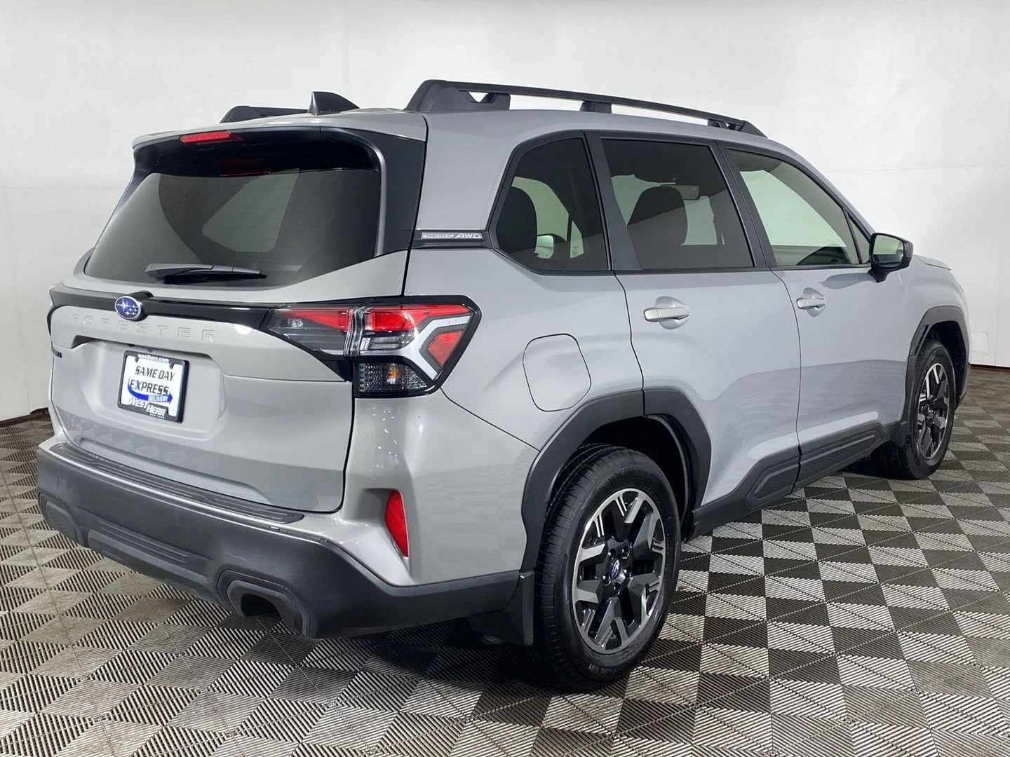 Used 2025 River Rock Pearl Subaru Premium image 5