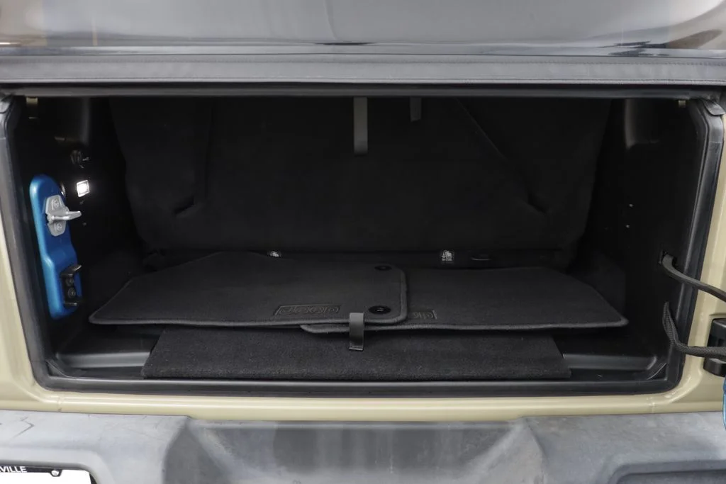 Used 2019 Bikini Pearlcoat Jeep Sport S image 17