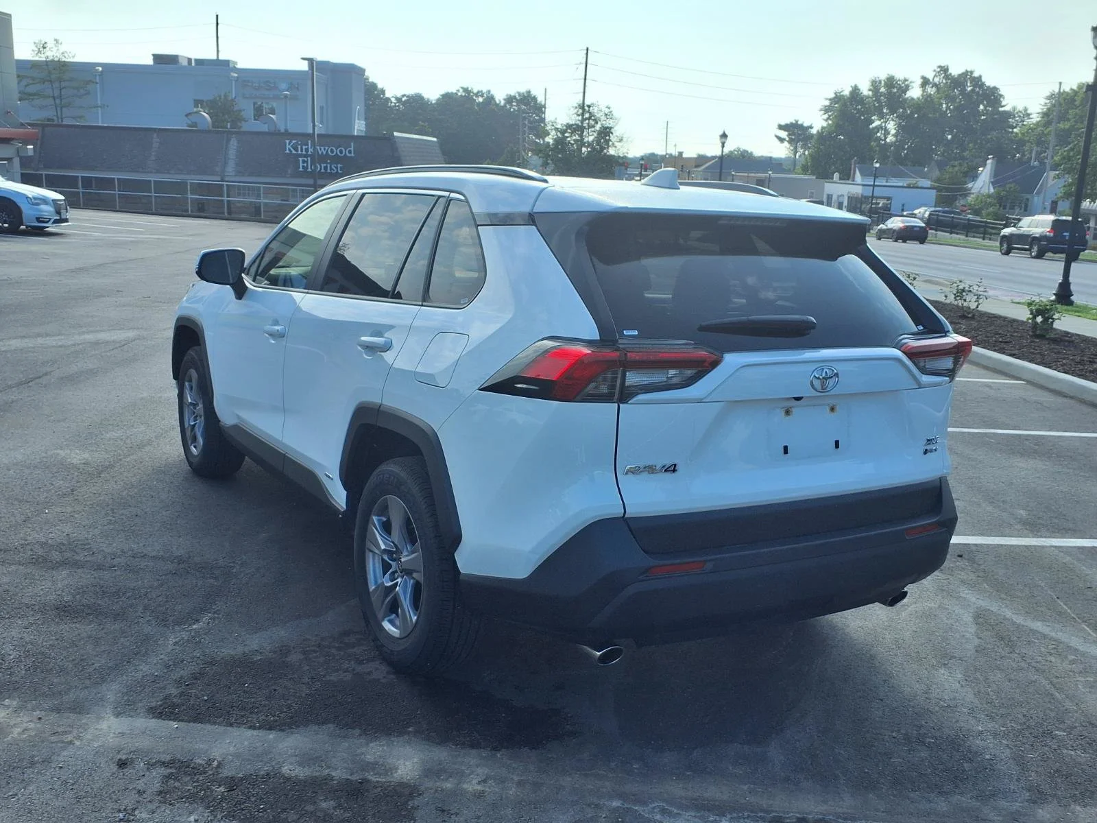 Certified Used 2025 Ice Toyota Hybrid XLE image 27